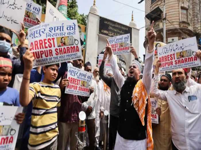 पैगंबर पर विवादित टिप्पणी: नहीं थम रहा मुस्लिम देशों का गुस्सा